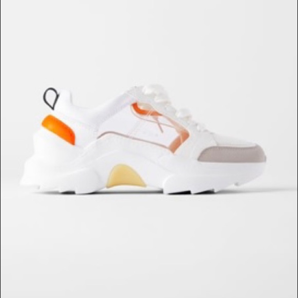 Sneakers with vinyl pieces white